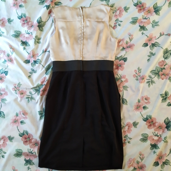 H&M Cream Black V Neck Faux Wrap Dress - Picture 2 of 8